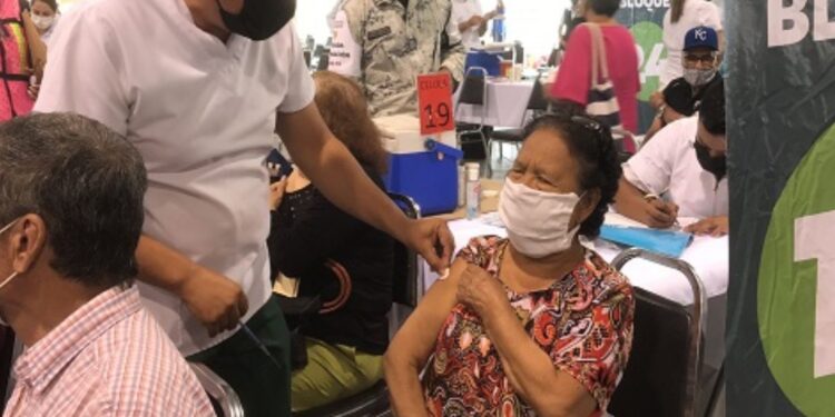 Continúa vacunación anticovid para 30-39 en Apodaca