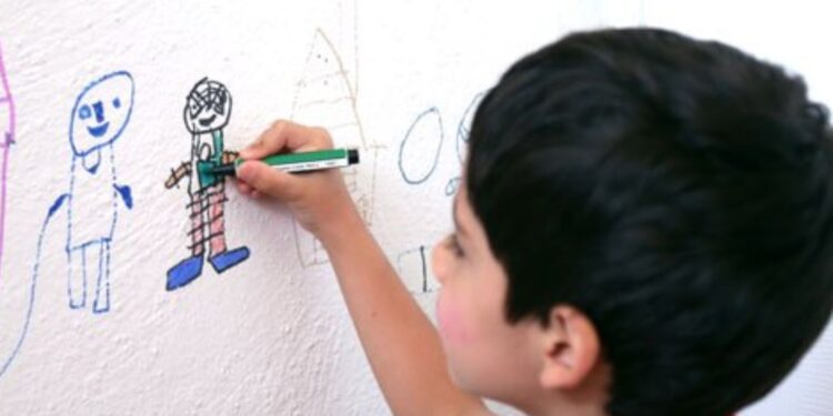 Niño vende amigos imaginarios a compañeros de escuela y gana 500 pesos