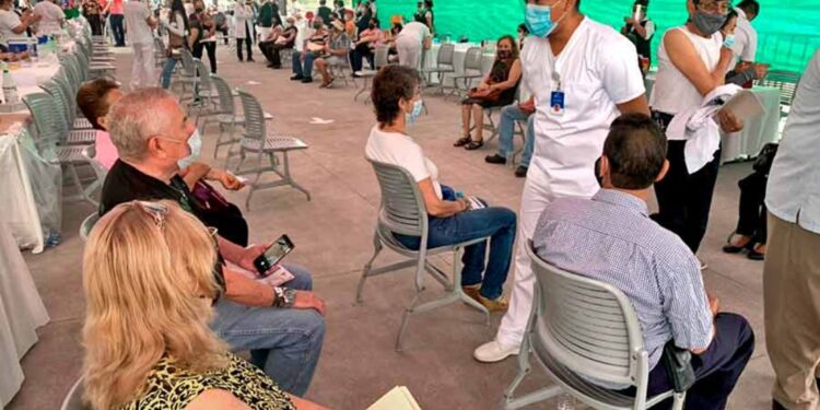 Arranca este jueves vacunación a mayores de 18 años en Monterrey