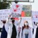 Médicos pasantes protestan contra Maru Campos y los altos niveles de inseguridad