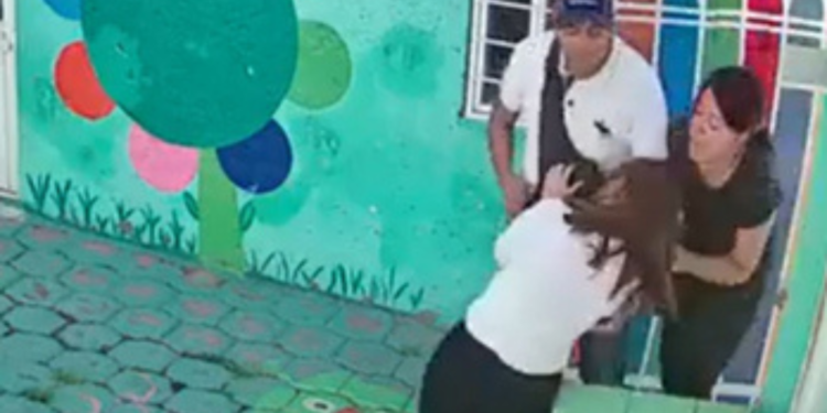 Padres agresores lloran al escuchar decisión de prisión preventiva