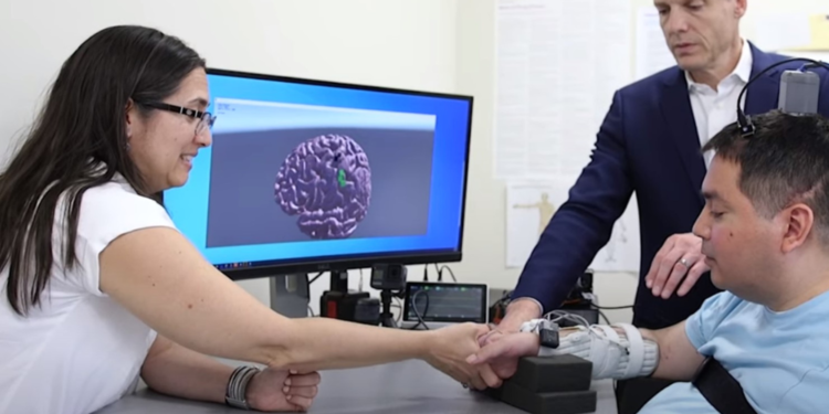 Implante neural restaura movimiento en paciente paralizado