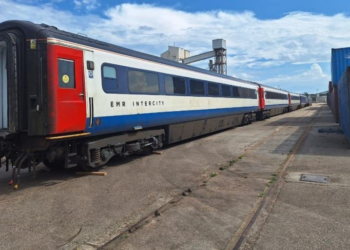 Tres locomotoras llegan a Coatzacoalcos para reforzar el Corredor Interoceánico